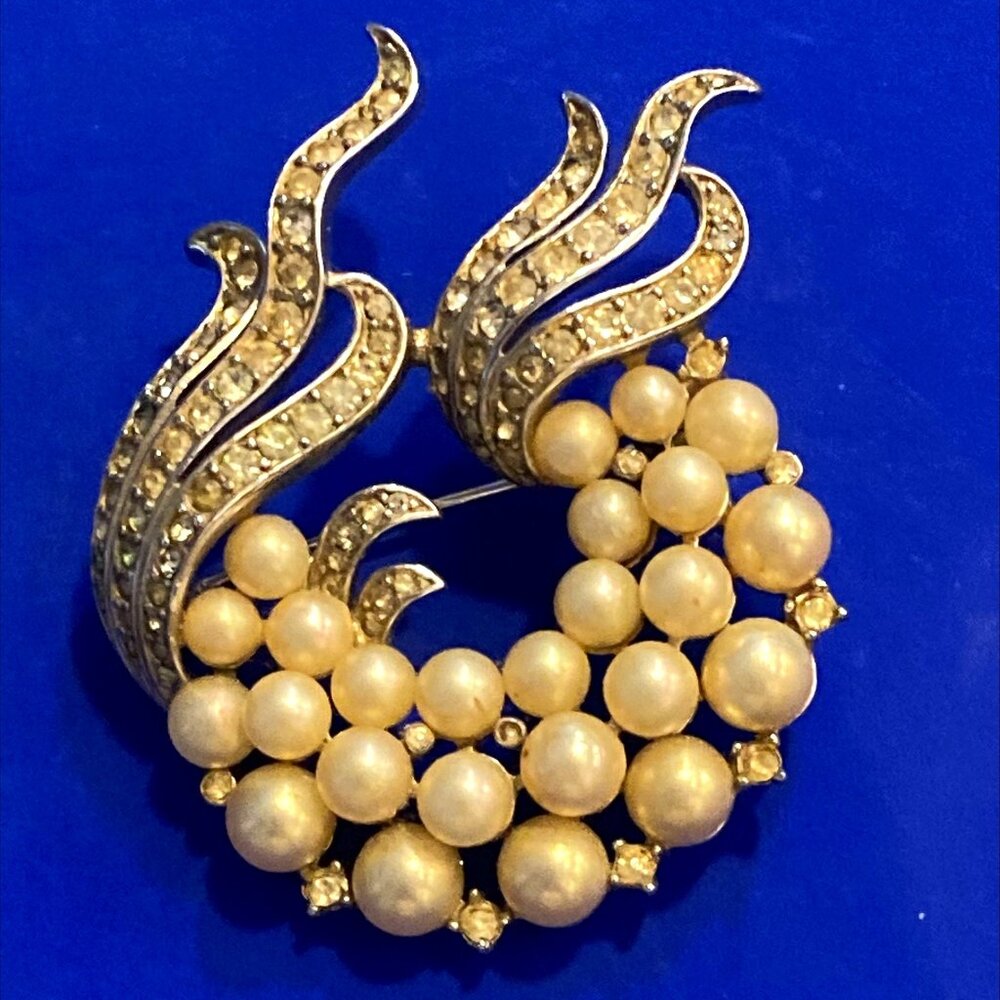 Fabulous midcentury Trifari brooch
